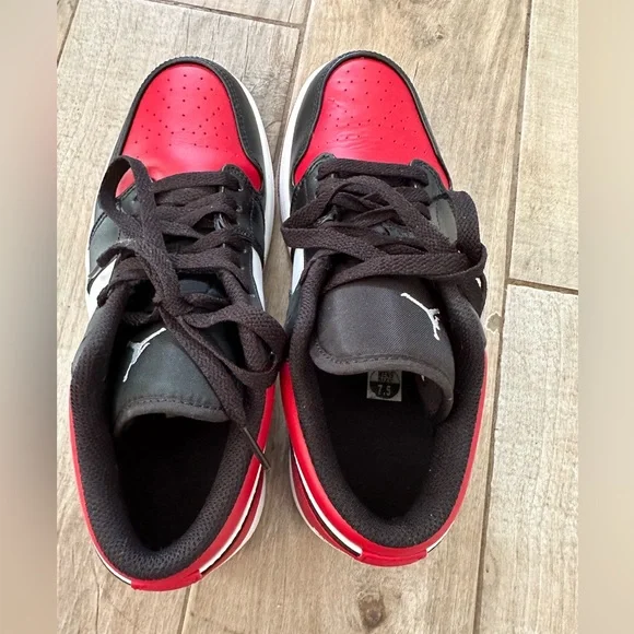 Jordan 1 Low Bred Toe Size 7.5M/9W - Picture 9 of 12